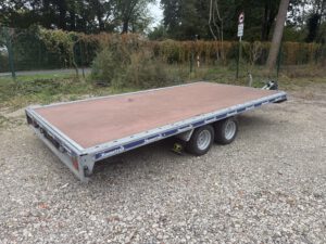 Autotransporter, MultiTransporter mit geschlossener Ladefläche